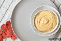 Creamy Homemade Hummus Recipe with Garlic and Lemon