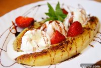 Grilled Banana Split Boats: New Take on a Classic Dessert