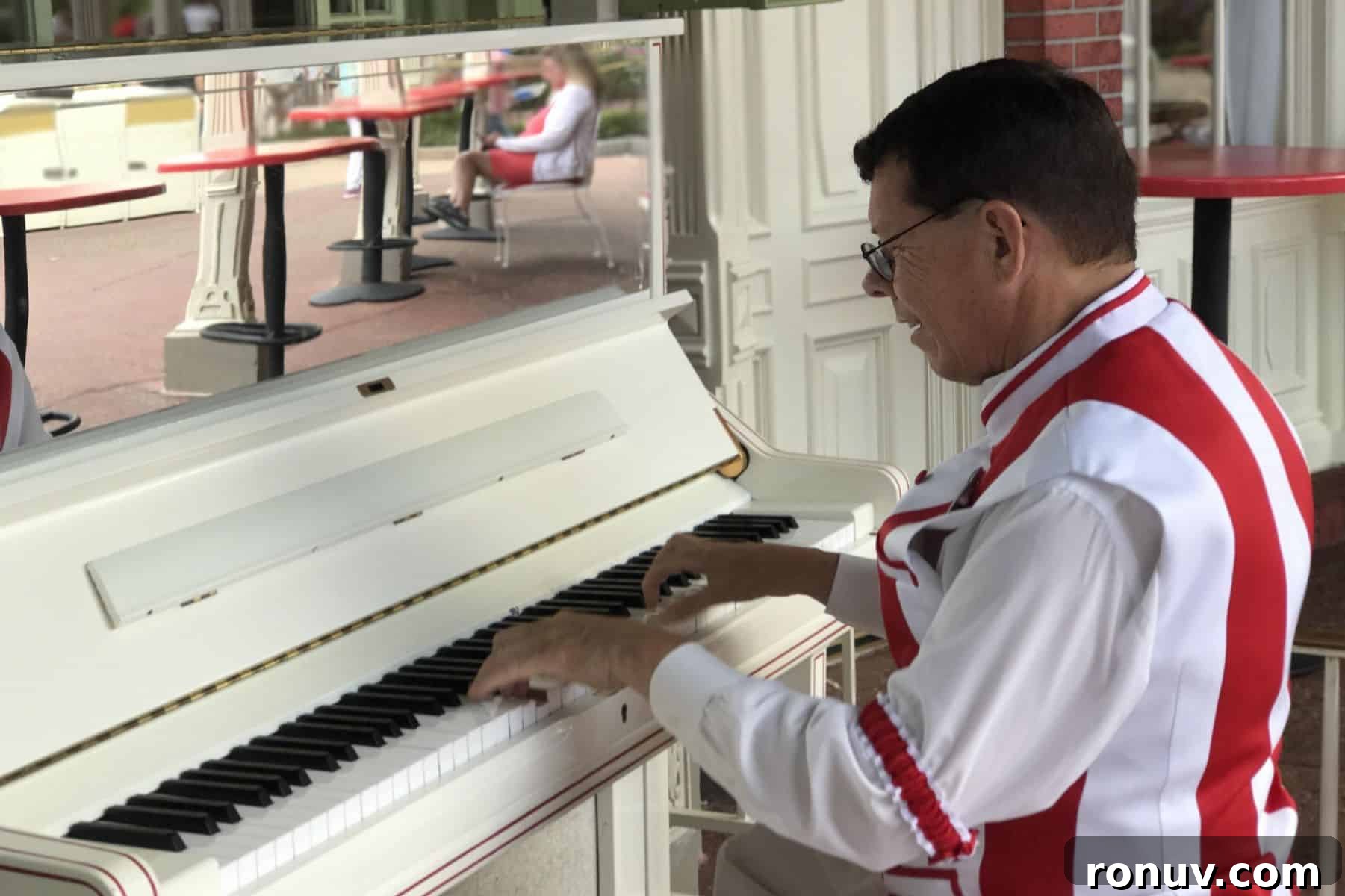 21 Things to Do at Magic Kingdom Besides Rides 5 caseys corner pianist