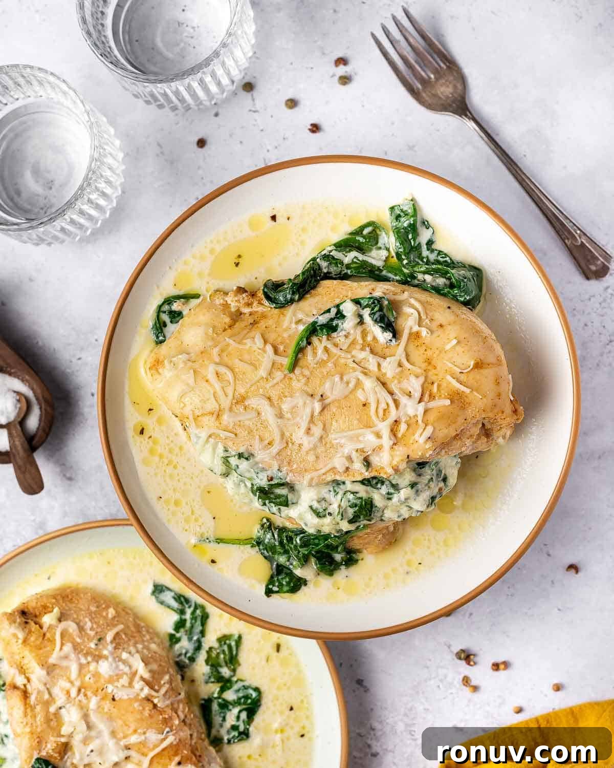 Spinach and Cheese Stuffed Chicken Florentine 18 A plate of stuffed chicken florentine.