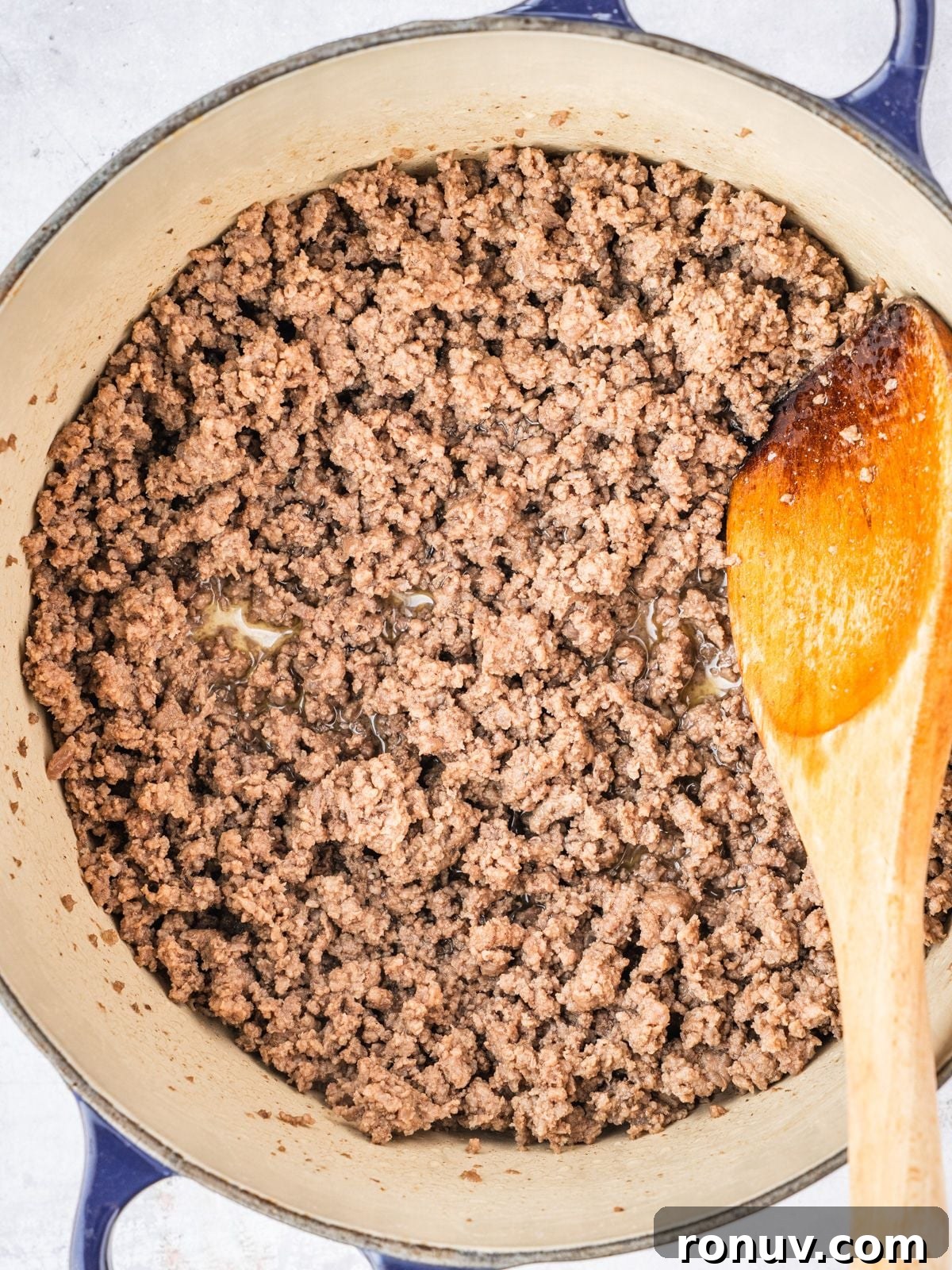 Lebanese Hashweh: Spiced Rice with Ground Beef 5 Cooked ground beef in a pot.