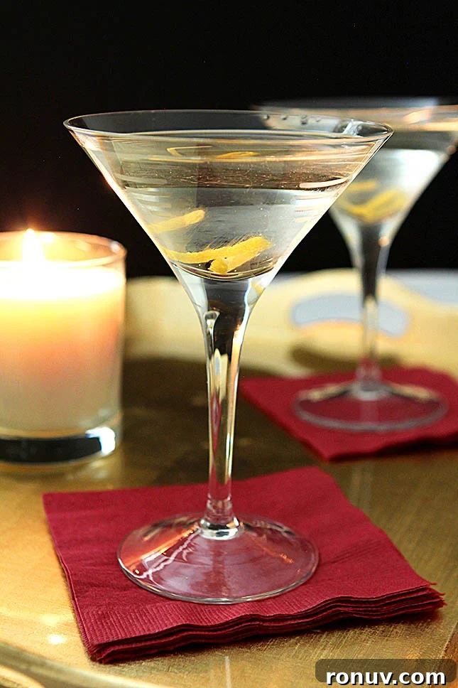 How to Make a Classic Martini 5 Martini with lemon twist