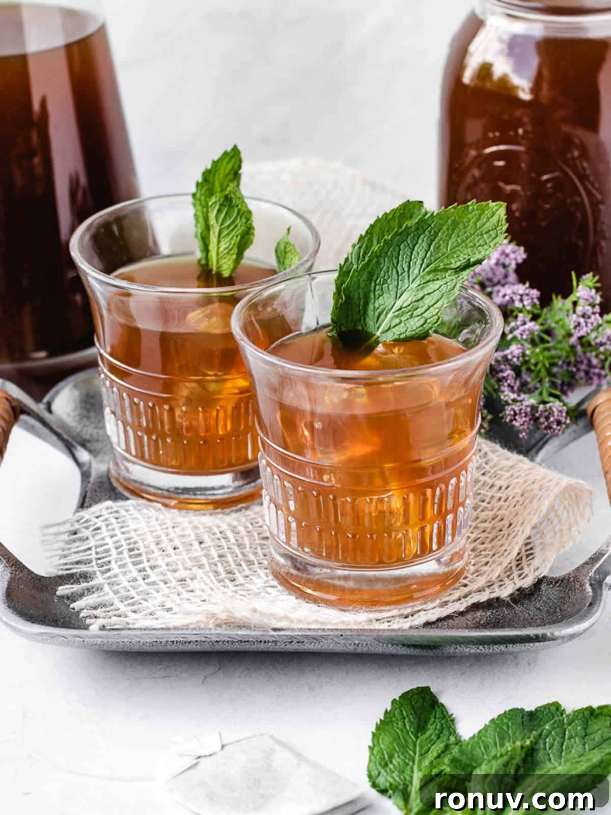 How to Brew Mint Tea with Tea Bags 5 Refreshing glasses of iced mint tea for summer.