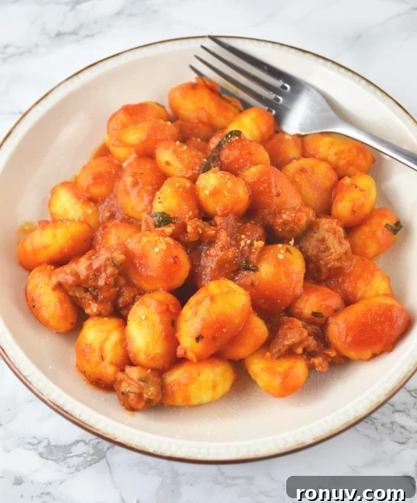 This Gnocchi with tomato and 'Nduja recipe is perfect way to warm up on these chilly evenings. It's super simple and extra comforting! Gnocchi with tomato and Nduja www.insidetherustickitchen.com