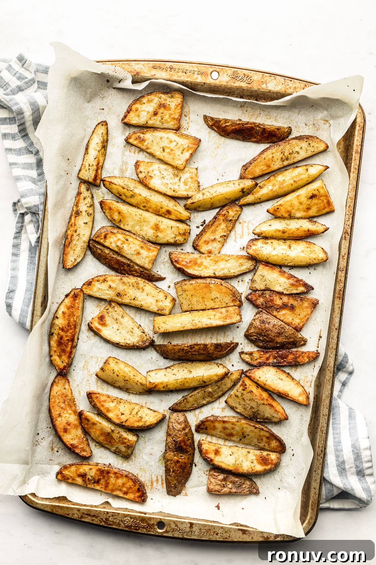 Crispy Oven-Roasted Potato Wedges with Garlic 3 Seasoned potato wedges ready for the oven