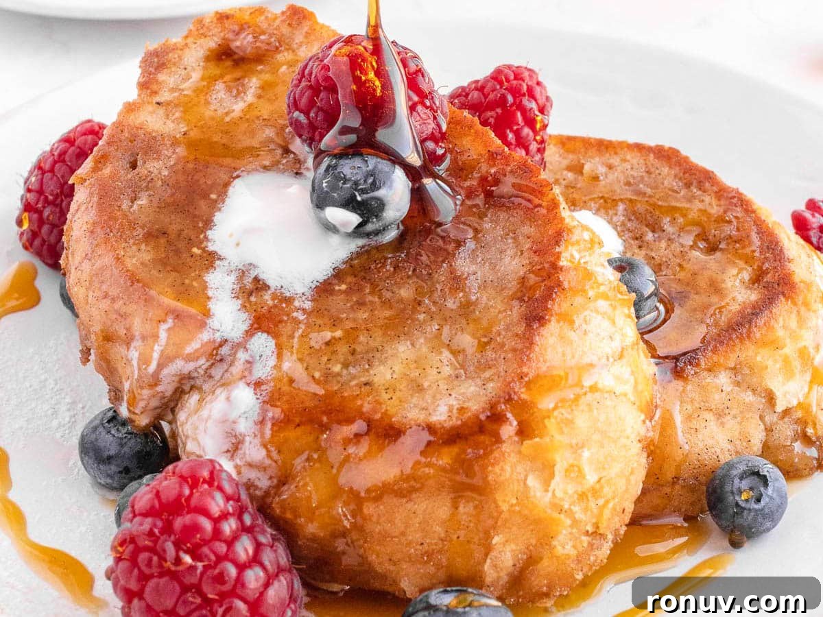 Vegan French Toast Recipe with Cinnamon Maple Syrup 12 Vegan French toast with berries and maple syrup