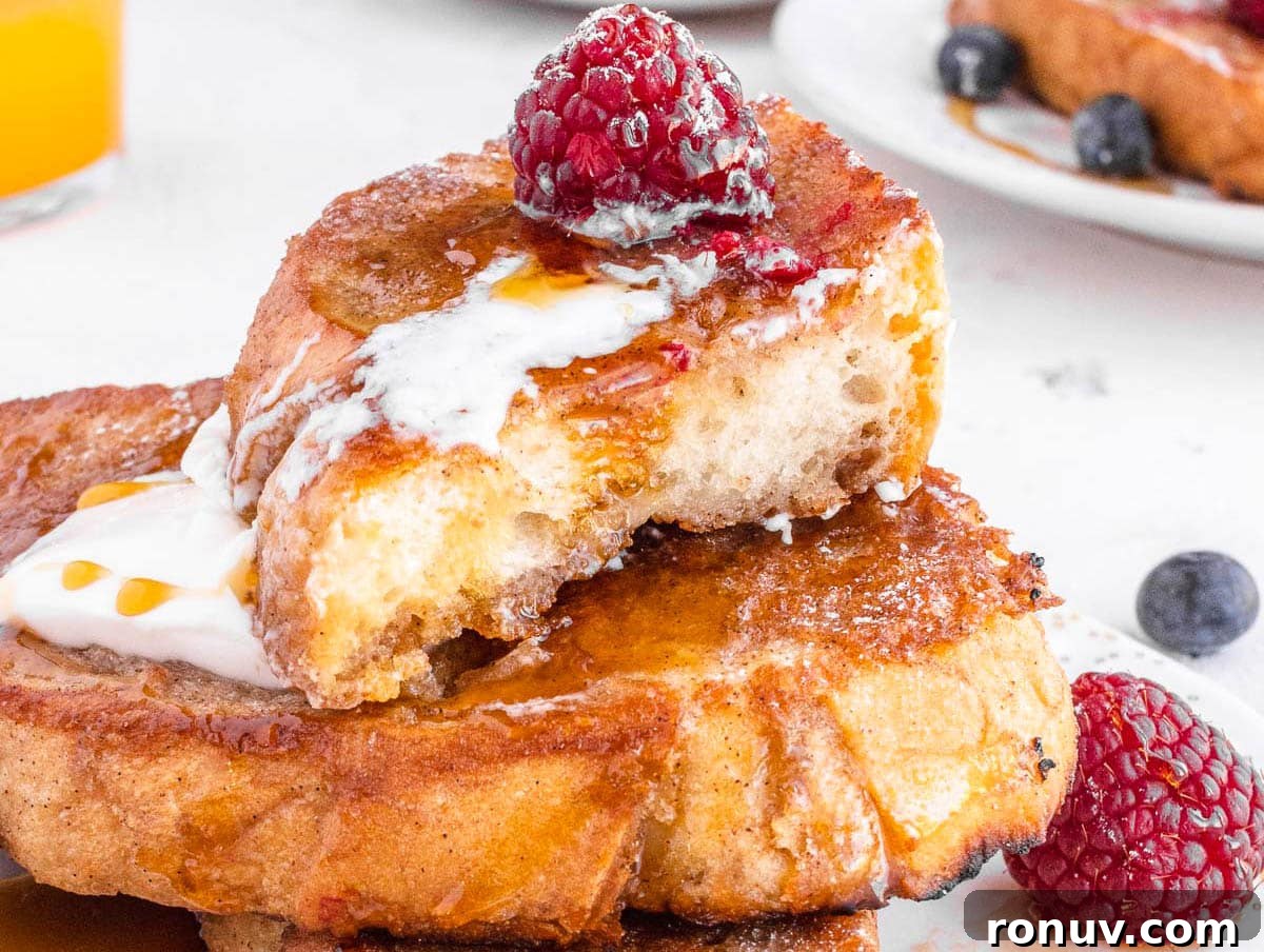 Vegan French Toast Recipe with Cinnamon Maple Syrup 3 Vegan French toast with raspberries and maple syrup