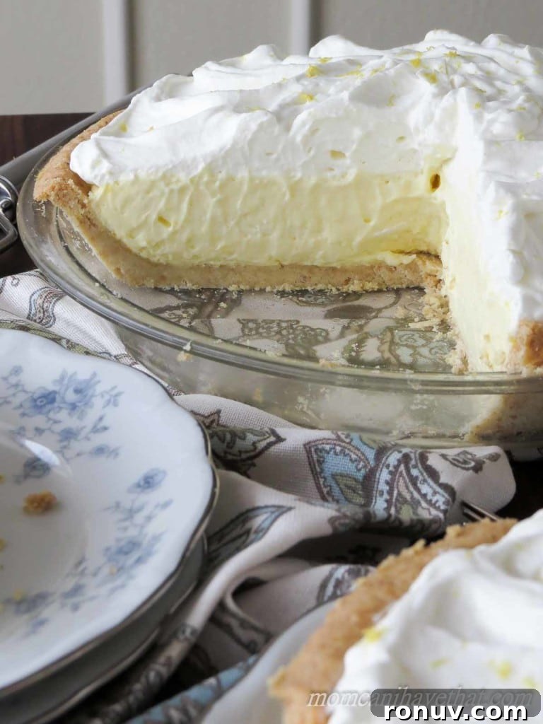 Low-Carb Gluten-Free Lemon Curd Pie Recipe 3 Low Carb Lemon Curd Pie is an easy Summer favorite in my house. | low carb, gluten-free, paleo, thm | lowcarbmaven.com