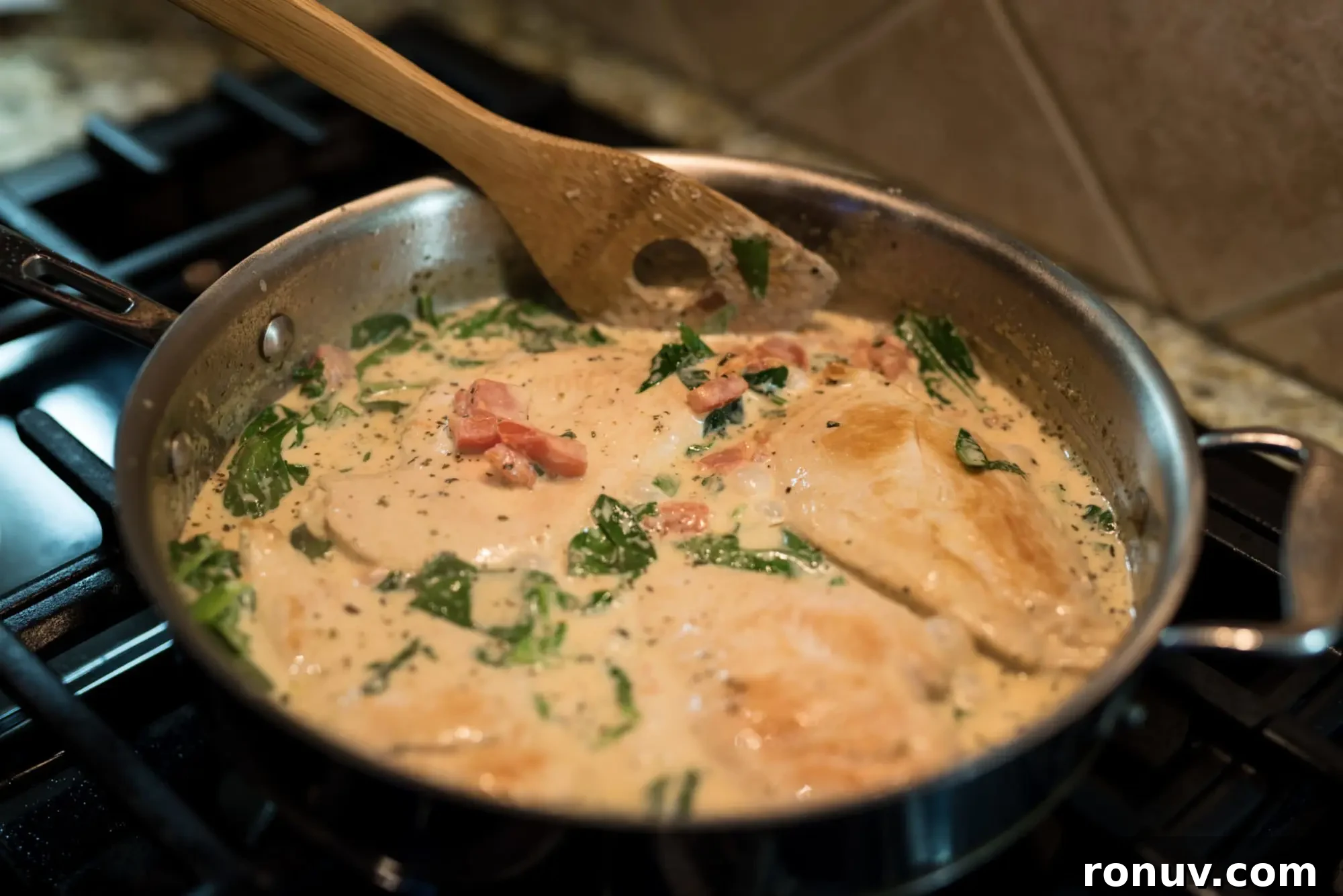 Creamy Italian Garlic Chicken Recipe 4 spoon-in-garlic-chicken