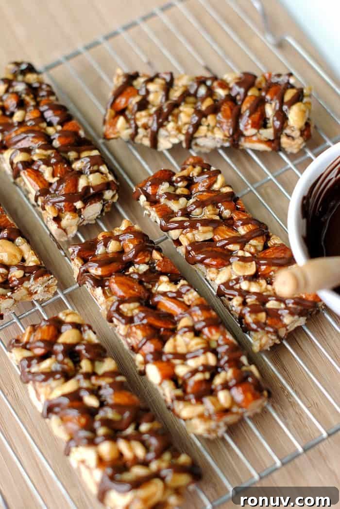 Copycat KIND Bar Recipe: Homemade Nut and Oat Snack Bars 2 Now you can make your OWN delicious Dark Chocolate and Sea Salt KIND Bars at home that are healthier and much tastier with zero baking required!