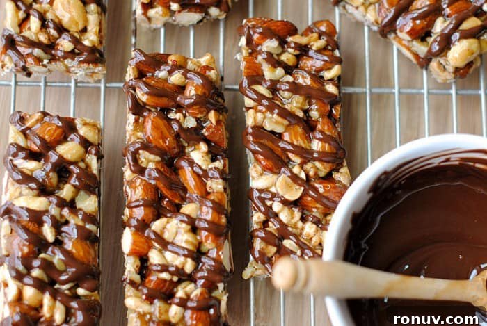 Copycat KIND Bar Recipe: Homemade Nut and Oat Snack Bars 3 Now you can make your OWN delicious Dark Chocolate and Sea Salt KIND Bars at home that are healthier and much tastier with zero baking required!