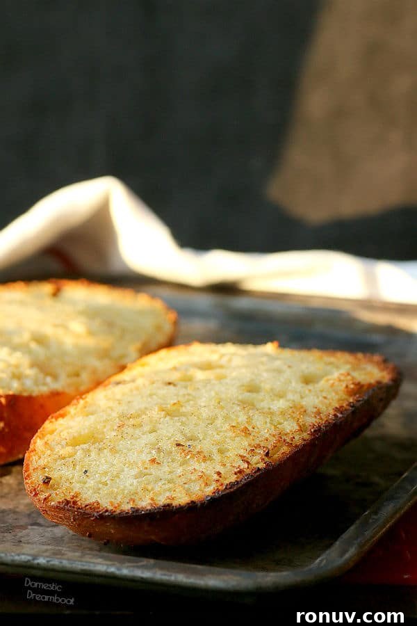 Garlic Bread Recipe: Crispy Herb and Parmesan Loaf 2 Best Ever Garlic Bread - Domestic Dreamboat #garlicbread #vegetarian #garlic