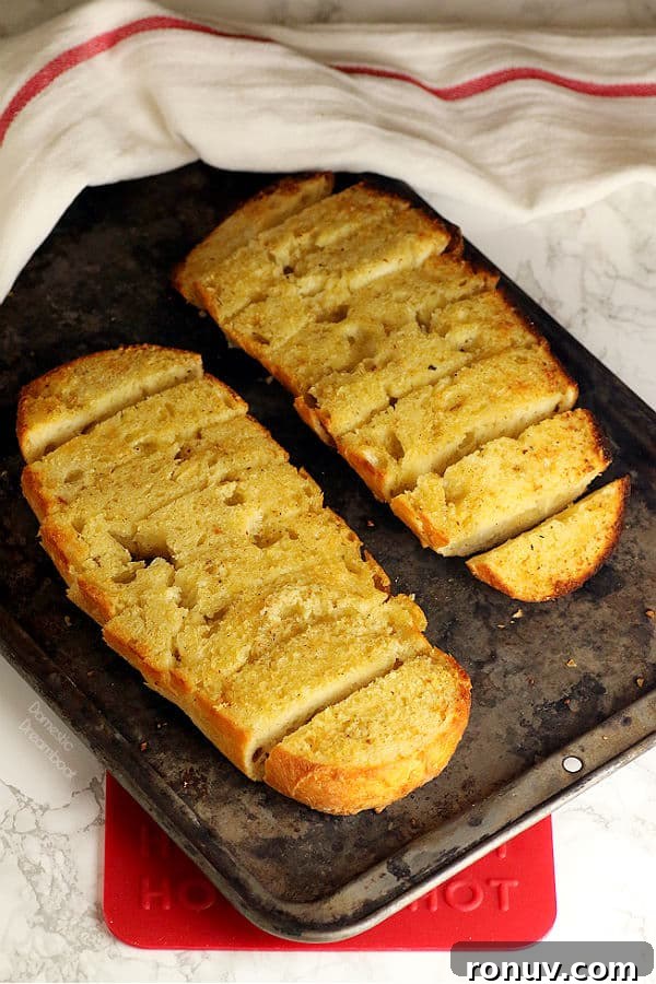Garlic Bread Recipe: Crispy Herb and Parmesan Loaf 3 Best Ever Garlic Bread - Domestic Dreamboat #garlicbread #vegetarian #garlic